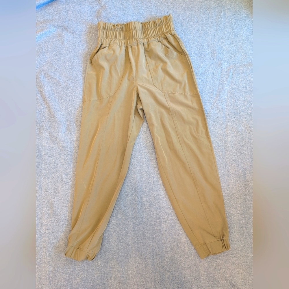 Vanilla Star  Love To Move High Waisted Jogger Pant, Olive Green Small EUC